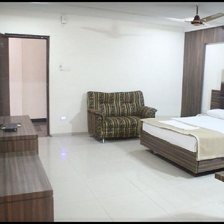 A.R Grand Hotel Visakhapatnam Extérieur photo