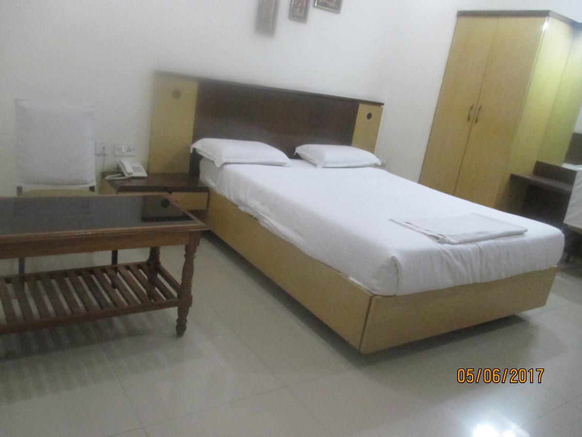 A.R Grand Hotel Visakhapatnam Extérieur photo